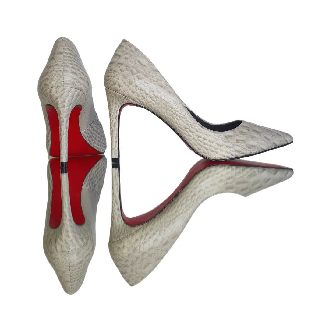 Scarpin Couro Legítimo Off White Croco Salto Alto 10cm Sola Vermelha