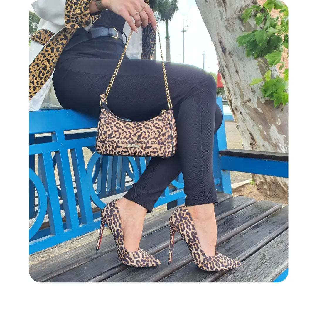 Bolsa Onça Estampada Pequena Corrente Dourada Com Alça de Mão e Tiracolo Removível Modelo Paris