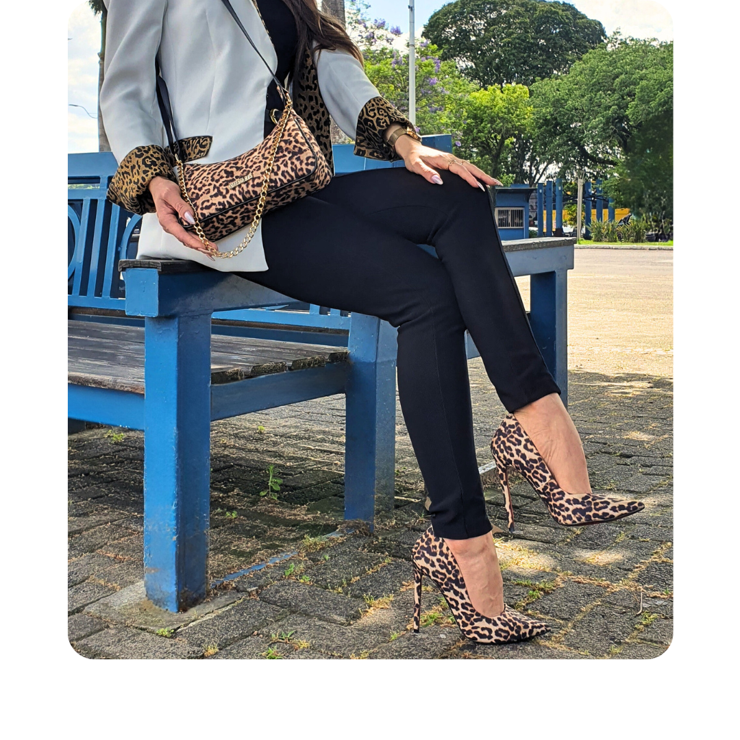 Bolsa Onça Estampada Pequena Corrente Dourada Com Alça de Mão e Tiracolo Removível Modelo Paris