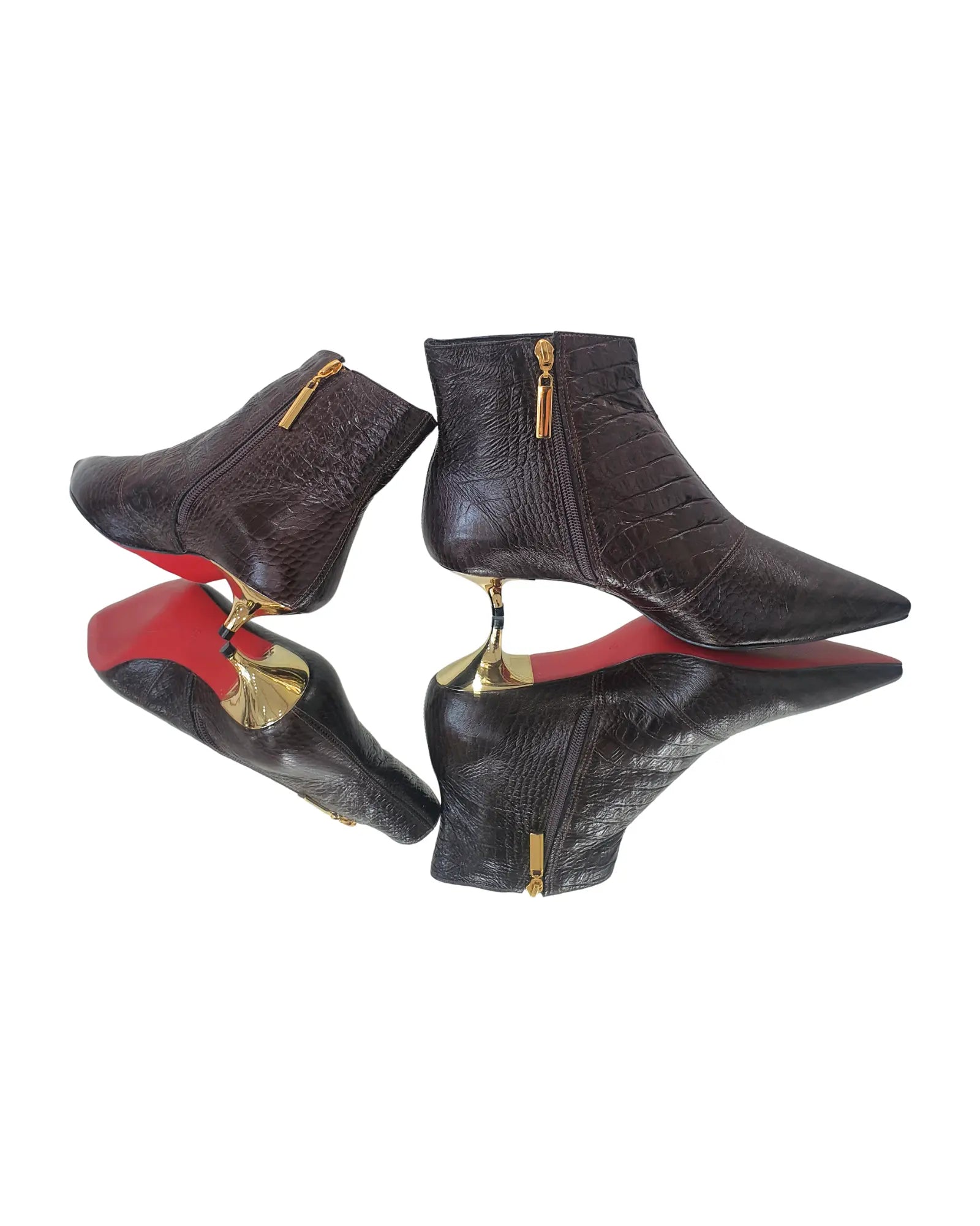 Bota Couro Legítimo Marrom Café Croco Salto Dourado 4cm Sola Vermelha