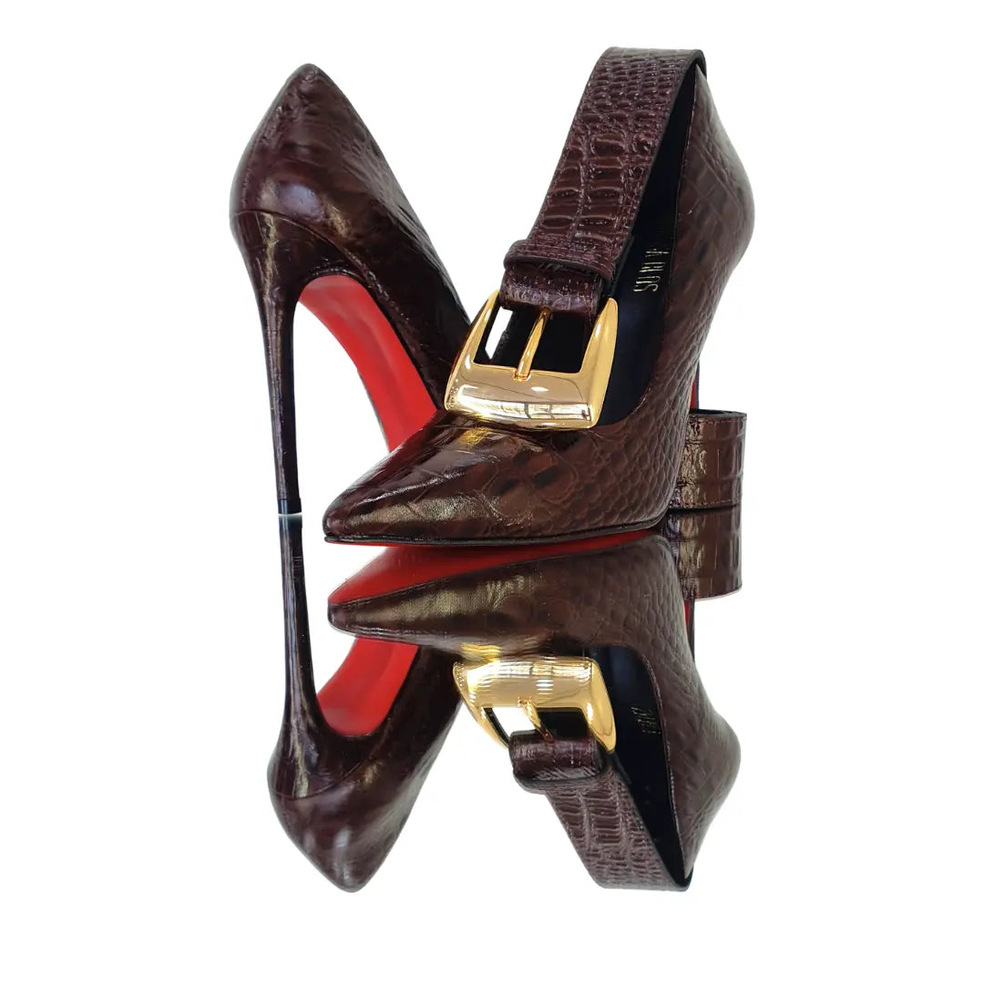 Kit Scarpin e Cinto Couro Legítimo Marrom Croco Salto Alto 12cm Sola Vermelha