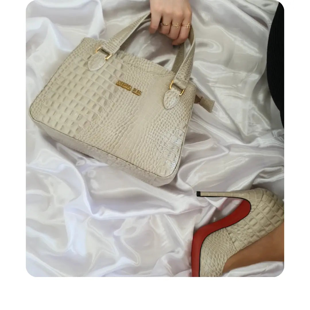 Bolsa Couro Legítimo Off White Croco Com Alça de Mão e Tiracolo Removível