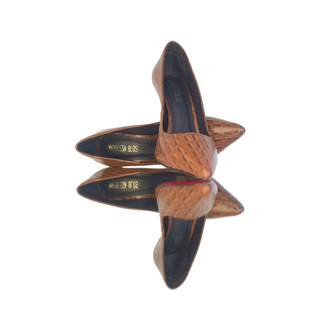 Scarpin Couro Legítimo Caramelo Croco Salto Alto 10cm Sola Vermelha