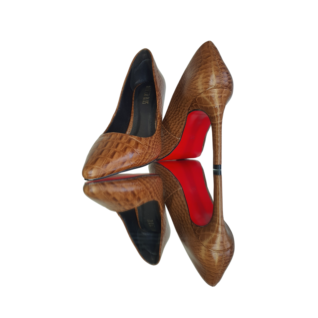 Scarpin Couro Legítimo Caramelo Croco Salto Alto 10cm Sola Vermelha