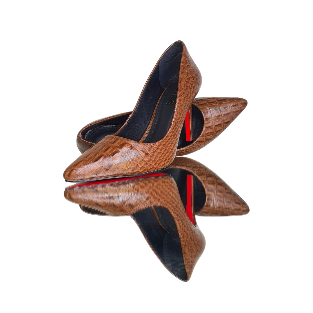 Scarpin Couro Legítimo Caramelo Croco Salto Alto 10cm Sola Vermelha