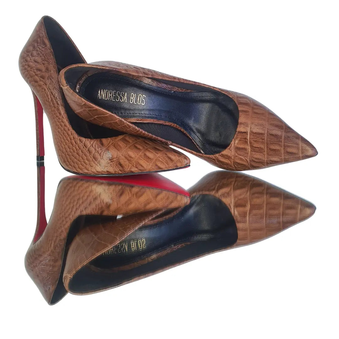 Scarpin Couro Legítimo Caramelo Croco Salto Alto 12cm Sola Vermelha