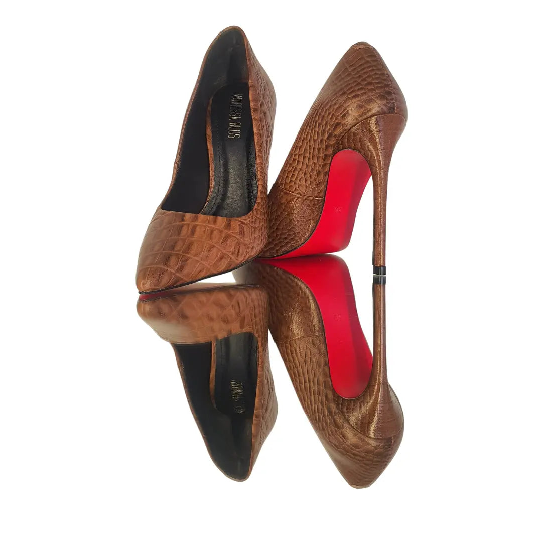Scarpin Couro Legítimo Caramelo Croco Salto Alto 12cm Sola Vermelha