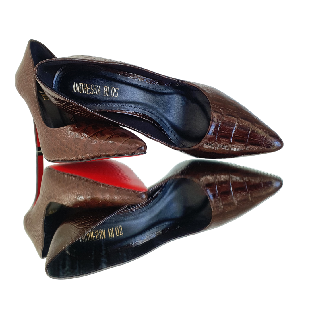 Scarpin Couro Legítimo Croco Marrom Escuro Salto Alto 10cm Sola Vermelha