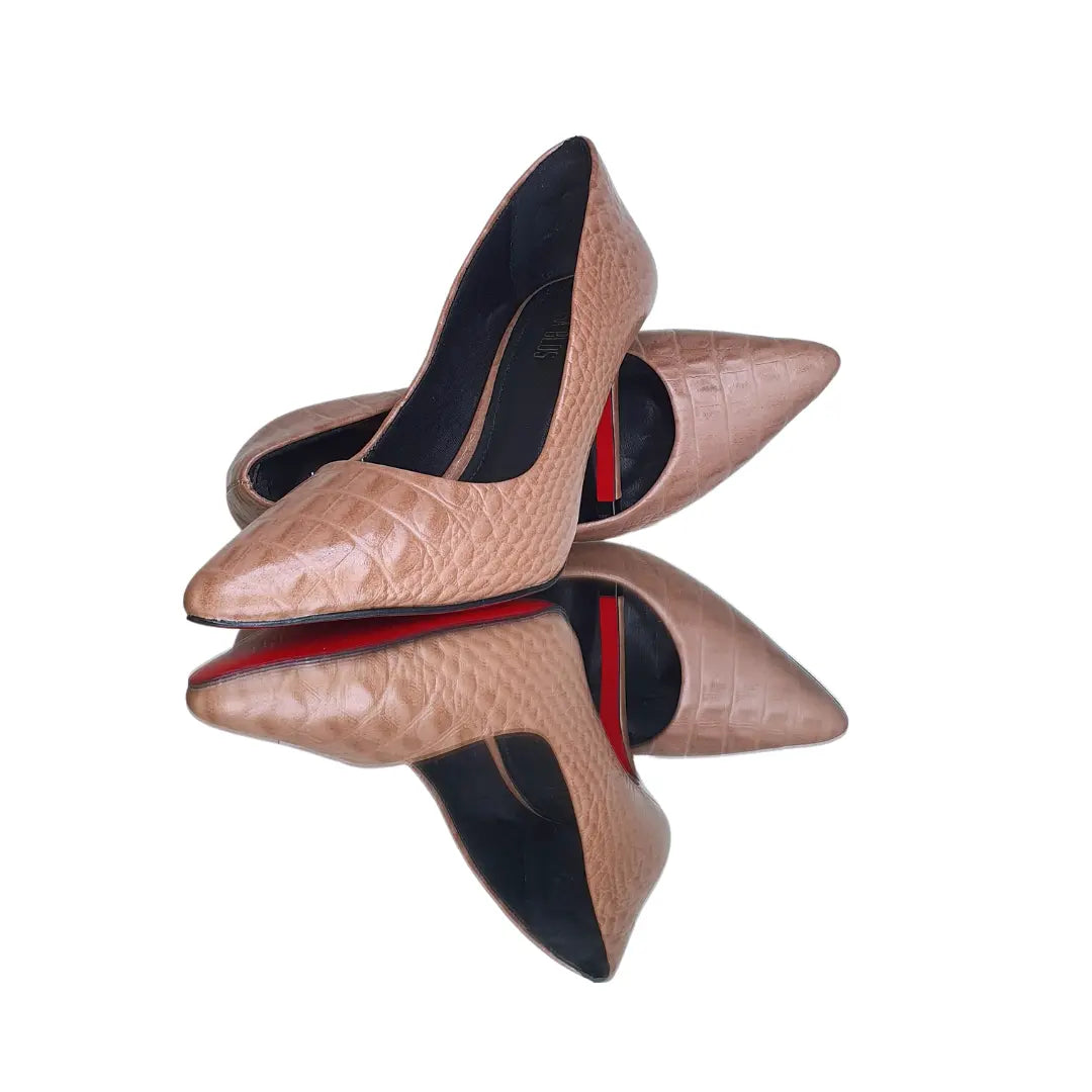 Scarpin Couro Legítimo Nude Croco Salto Alto 10cm Sola Vermelha