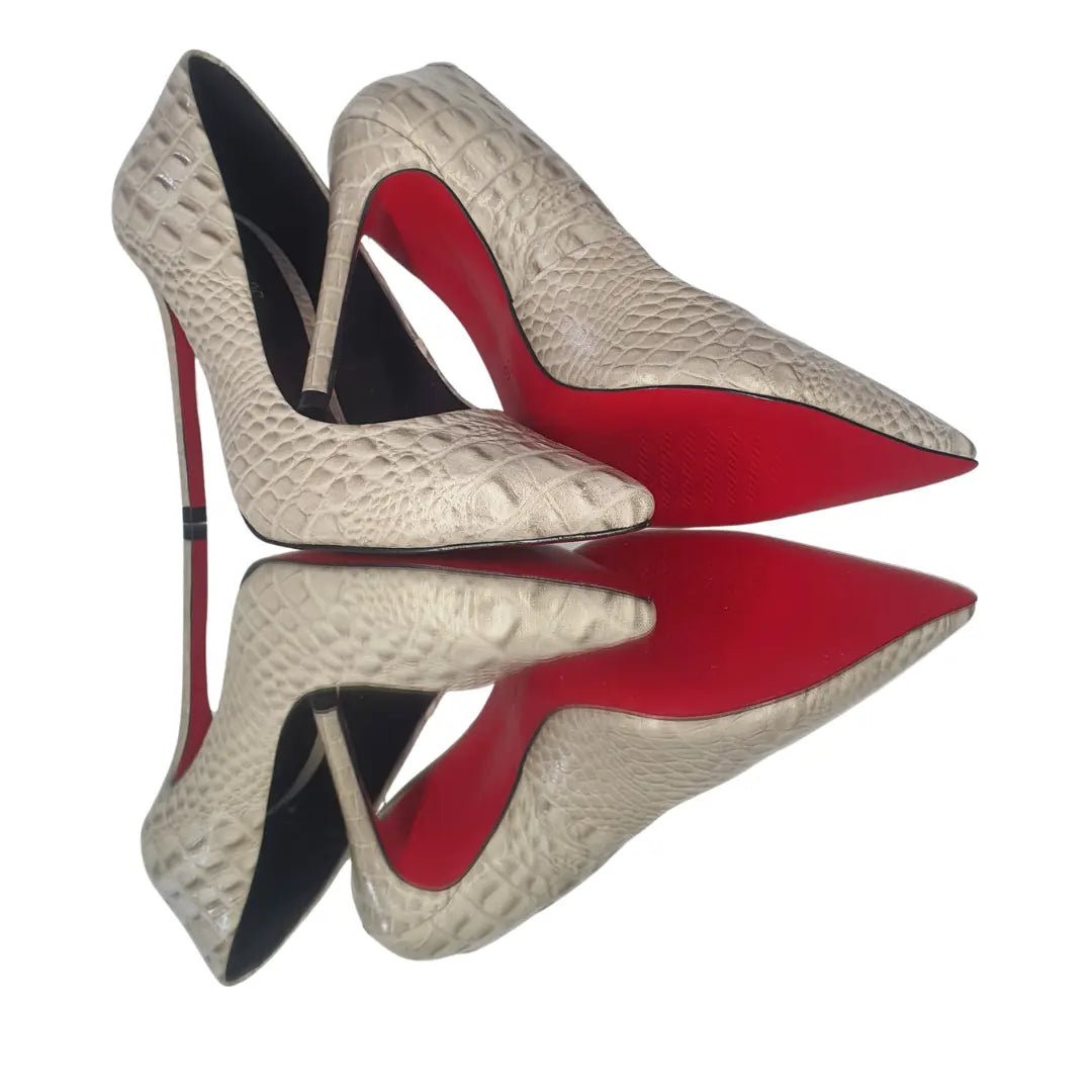 Scarpin Couro Legítimo Off White Croco Salto Alto 12cm Sola Vermelha