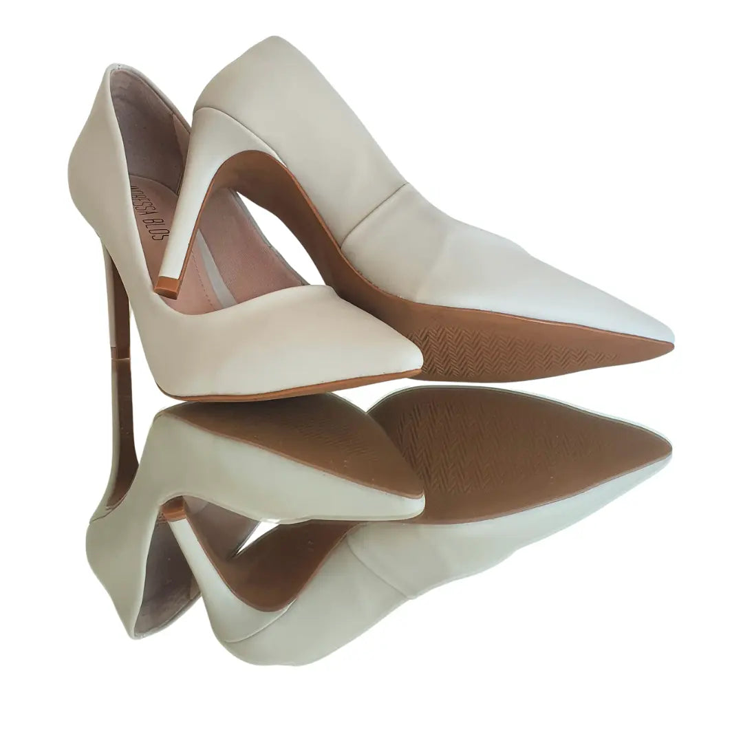 Scarpin Couro Legítimo Off White Salto Alto 10cm Sola Bege