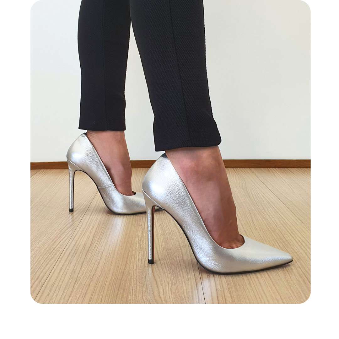 Scarpin Couro Legítimo Prata Metalizado Salto Alto 12cm Sola Vermelha