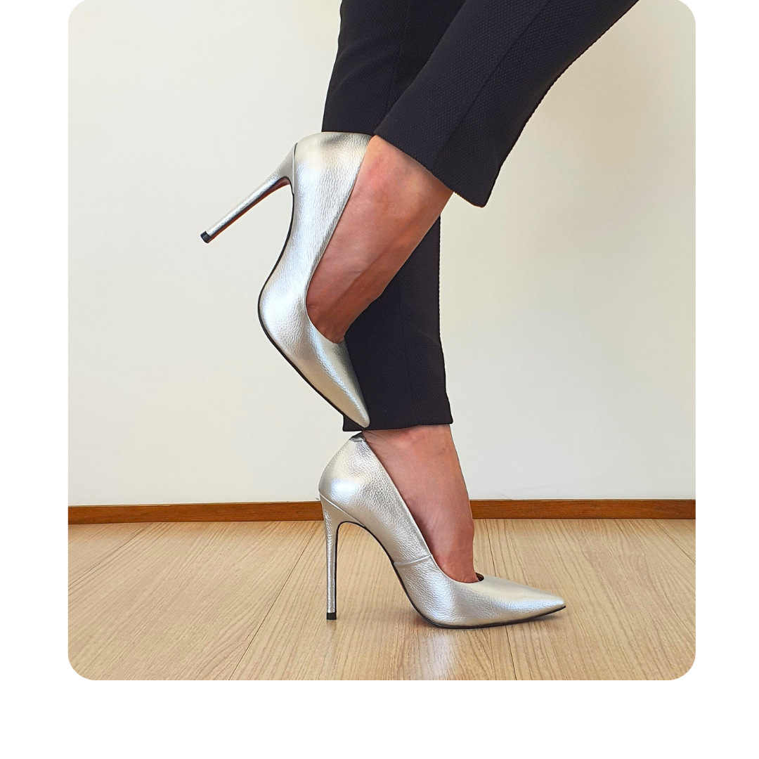 Scarpin Couro Legítimo Prata Metalizado Salto Alto 12cm Sola Vermelha