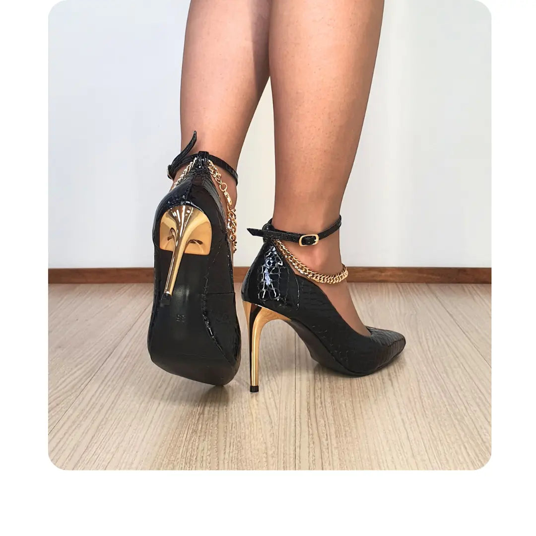Scarpin Couro Legítimo Preto Croco Verniz Salto Alto Dourado 10cm Sola Preta