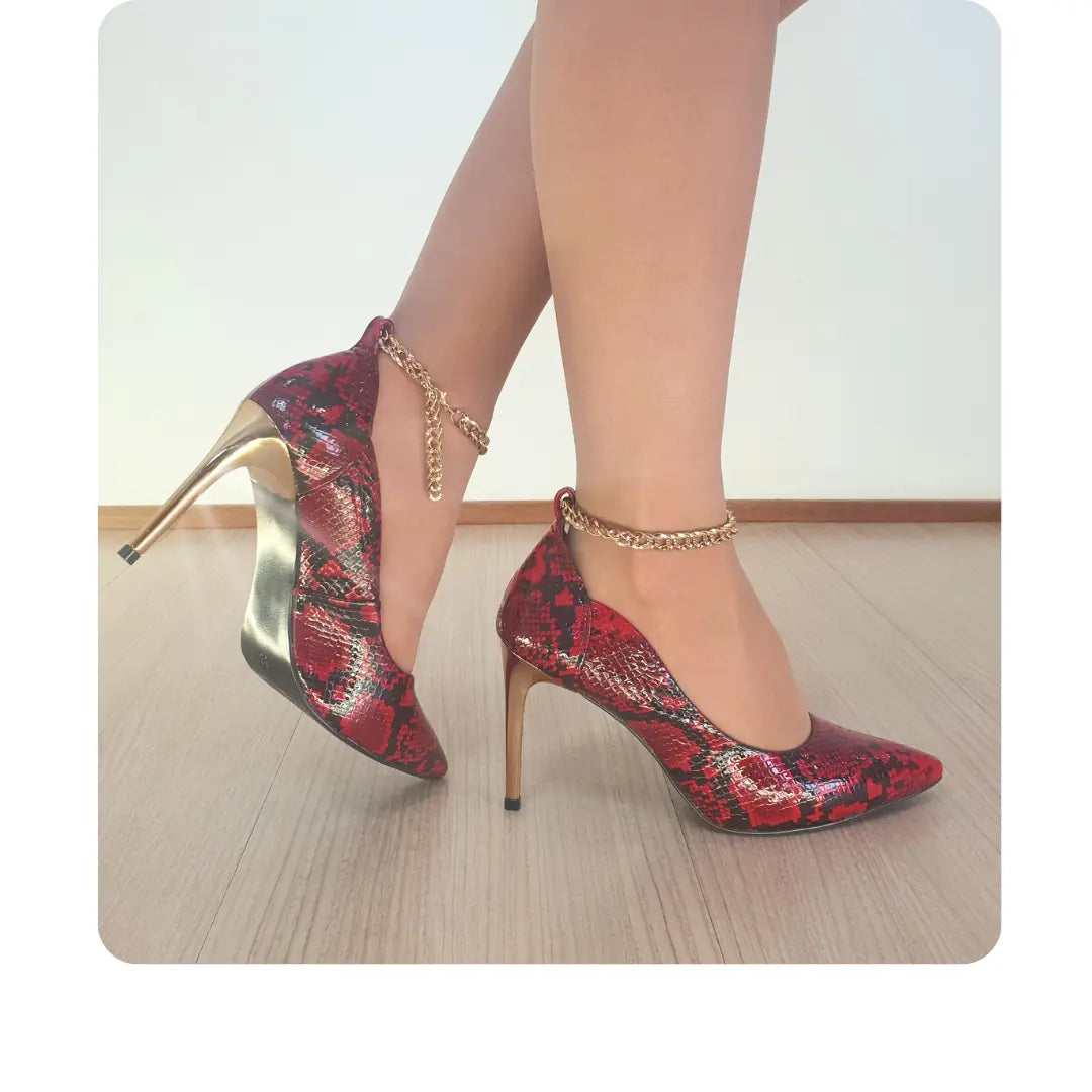 Scarpin Couro Legítimo Vermelho Cobra Salto Dourado 10cm Sola Preta