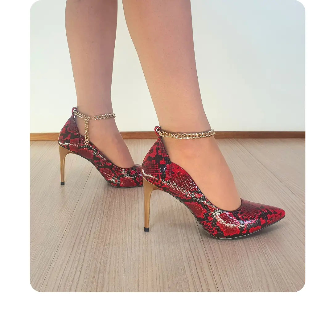 Scarpin Couro Legítimo Vermelho Cobra Salto Dourado 10cm Sola Preta