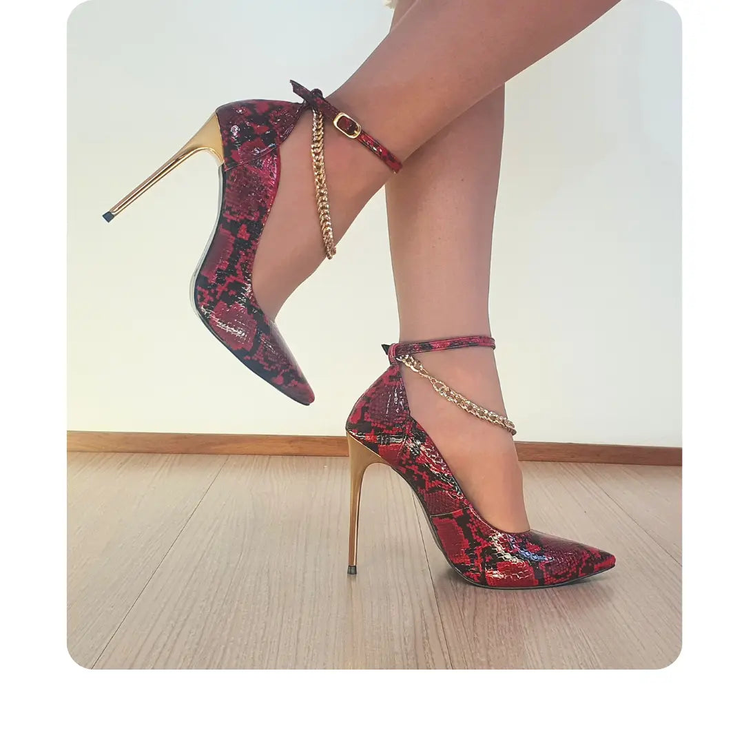 Scarpin Couro Legítimo Vermelho Cobra Salto Dourado 12cm Sola Preta