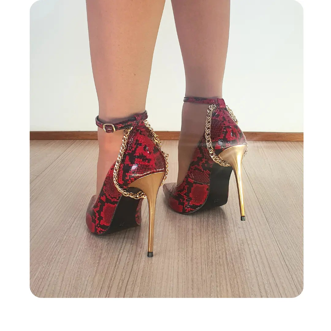 Scarpin Couro Legítimo Vermelho Cobra Salto Dourado 12cm Sola Preta