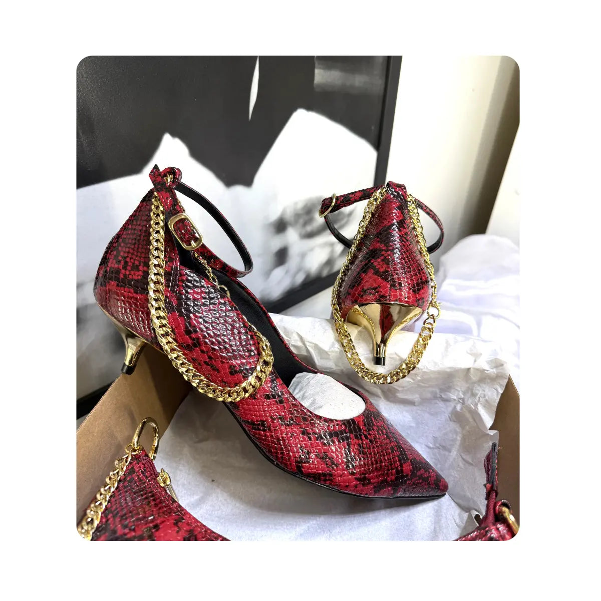 Scarpin Couro Legítimo Vermelho Cobra Salto Dourado 4cm Sola Preta