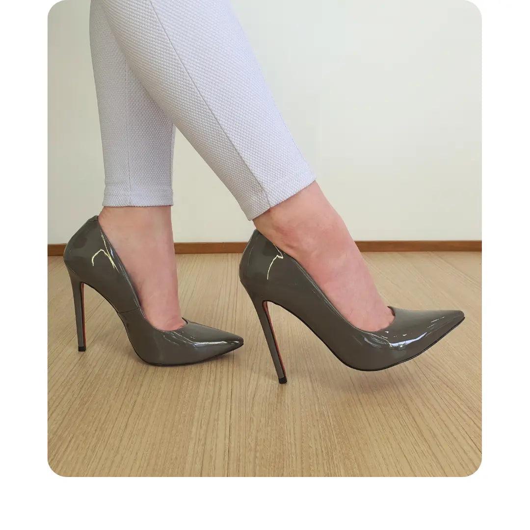 Scarpin Cinza Verniz Salto Alto 12cm Sola Vermelha