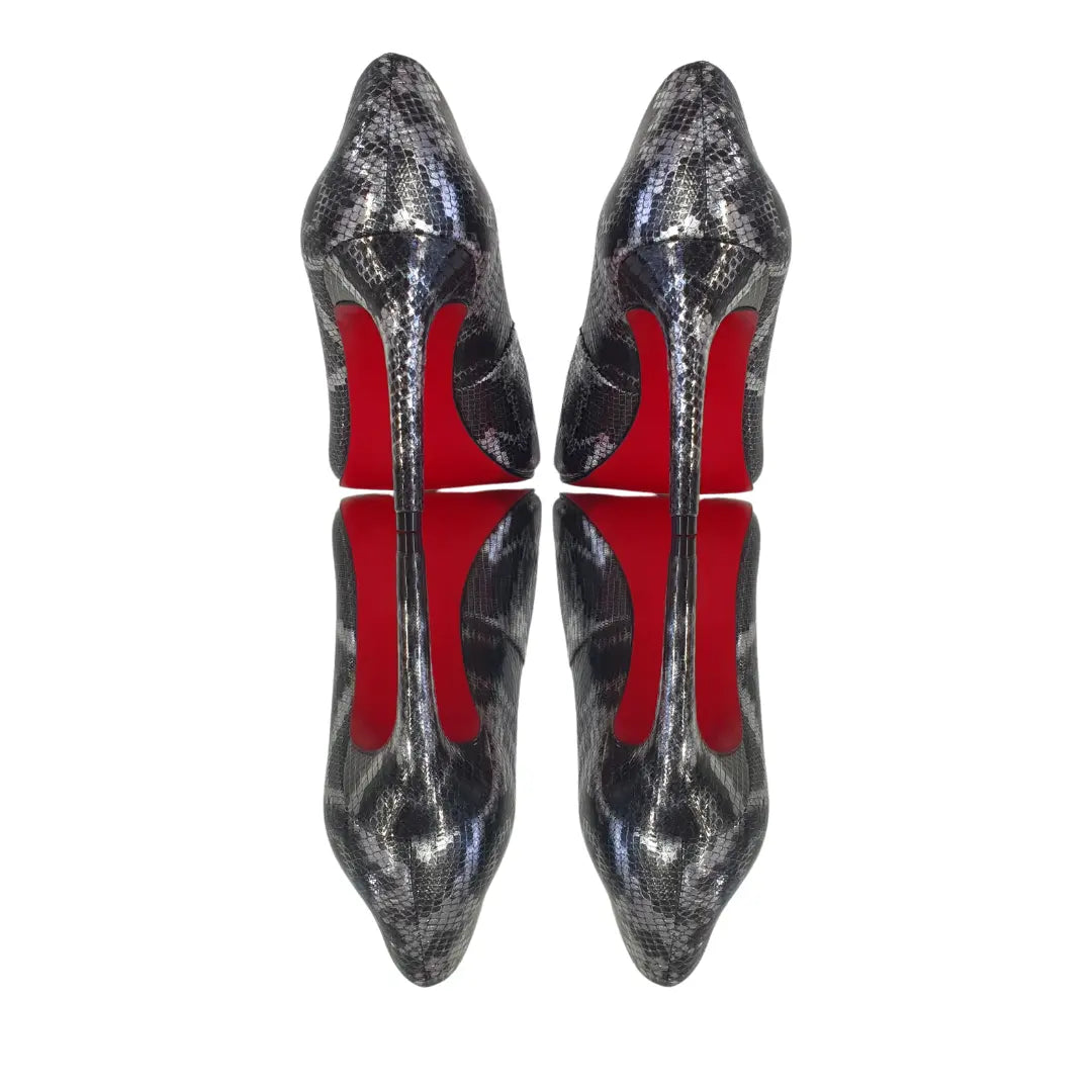 Scarpin Cobra Preto com Prata Salto Alto 10cm Sola Vermelha