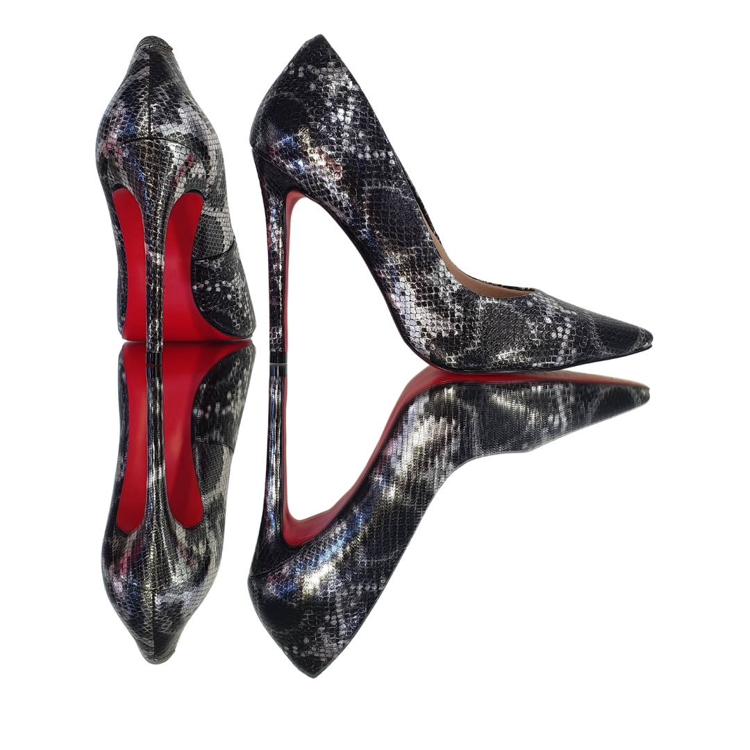 Scarpin Cobra Preto com Prata Salto Alto 12cm Sola Vermelha
