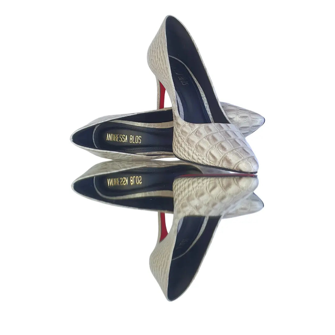 Scarpin Couro Legítimo Off White Croco Salto Alto 10cm Sola Vermelha