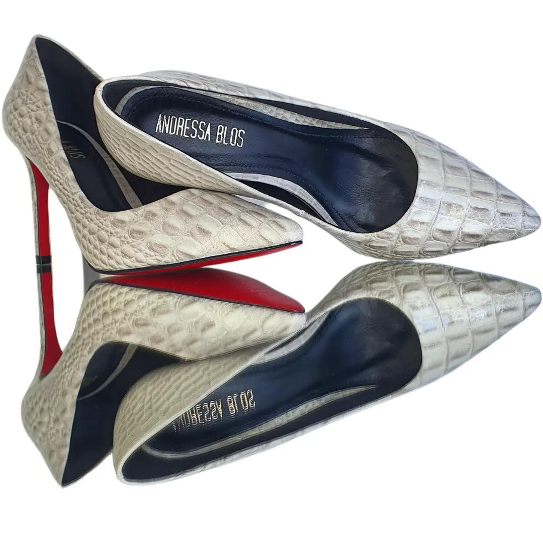 Scarpin Couro Legítimo Off White Croco Salto Alto 10cm Sola Vermelha