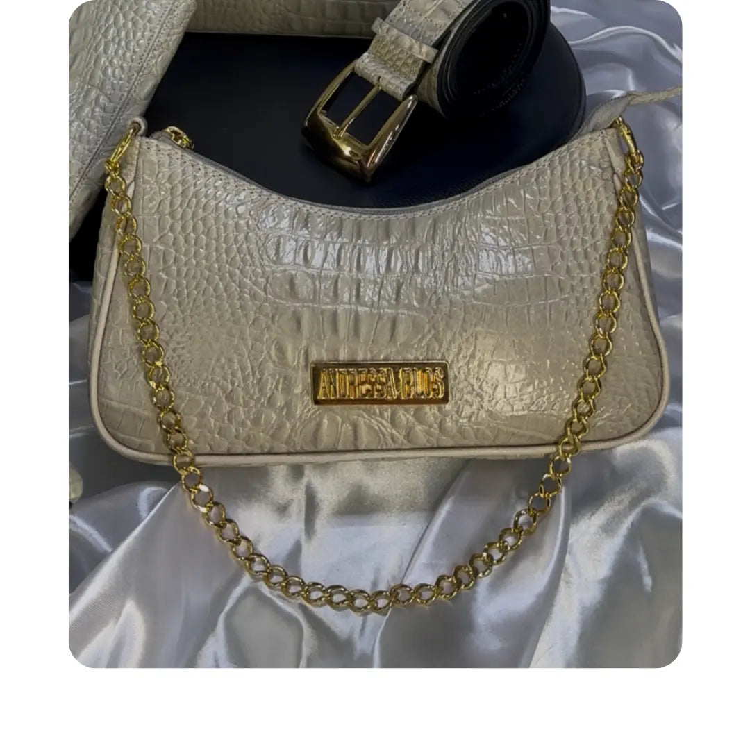Bolsa Paris Couro Legítimo Off White Croco Pequena Corrente Dourada Alça de Mão e Tiracolo Removível
