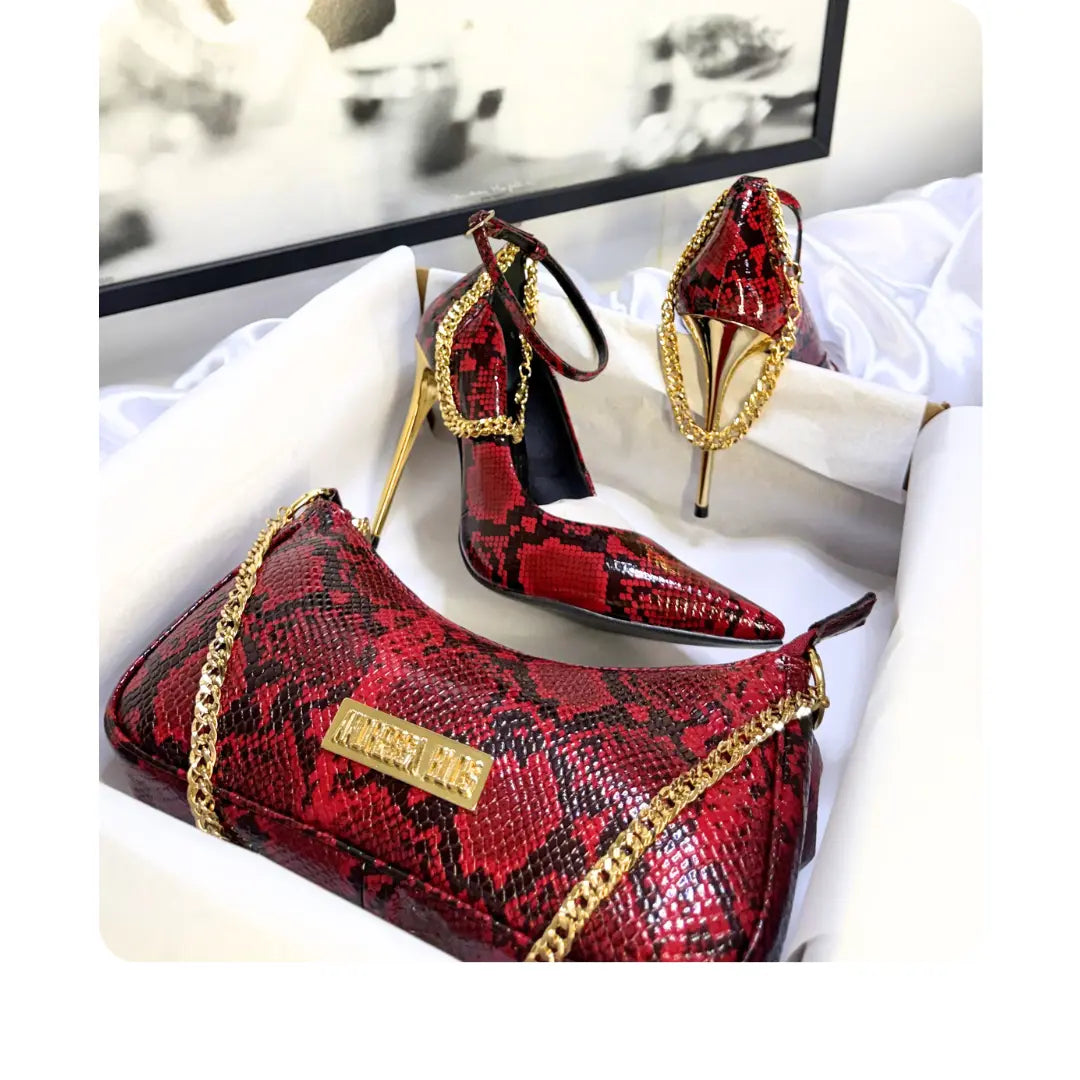 Bolsa Paris Couro Legítimo Vermelho Cobra Pequena Corrente Dourada Alça de Mão e Tiracolo Removível