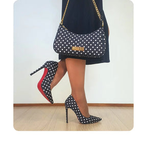 Bolsa Preto Poá Pequena Corrente Dourada Com Alça de Mão e Tiracolo Removível Modelo Paris