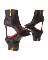 Bota Couro Legítimo Marrom Café Croco Salto Alto 8cm Sola Vermelha