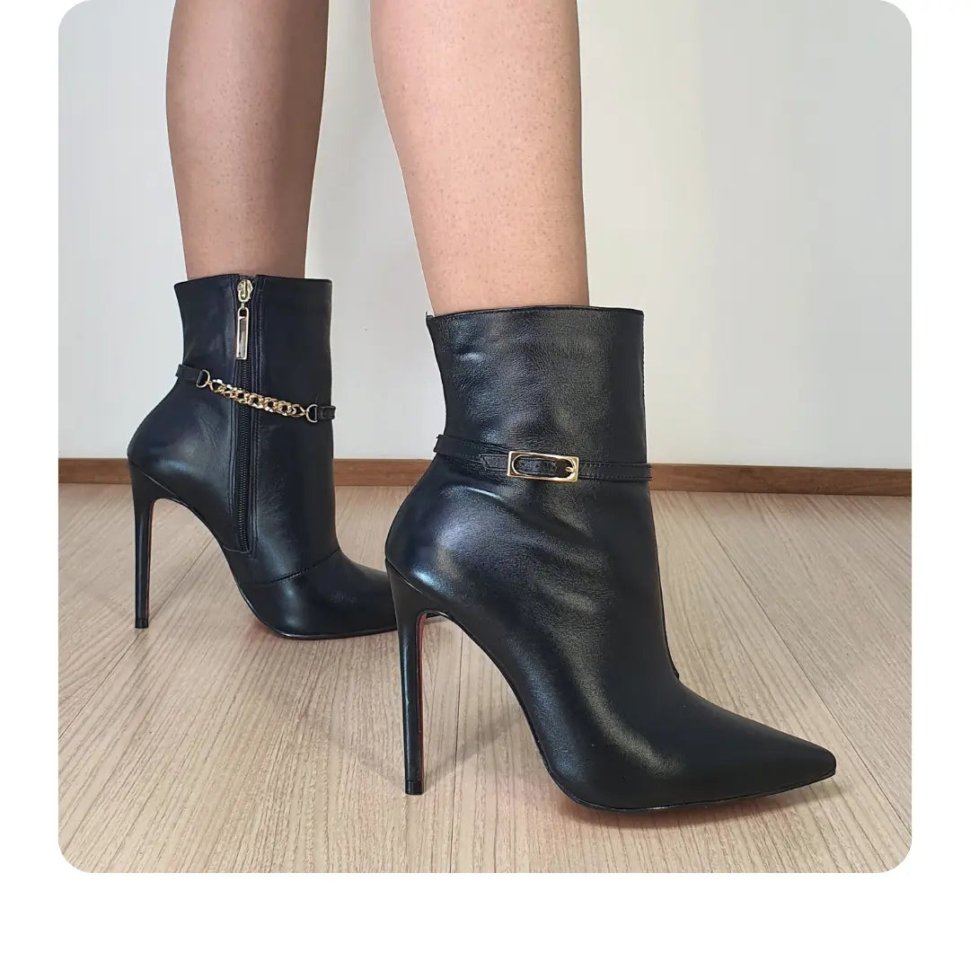 Bota Couro Legítimo Preto Salto Alto 12cm Sola Vermelha Enfeite Removível