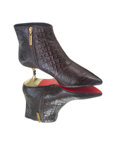 Bota Couro Legítimo Marrom Café Croco Salto Dourado  4cm Sola Vermelha
