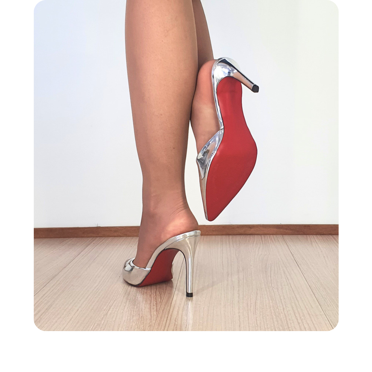 Mule Prata Espelhado Salto Alto 10cm Sola Vermelha