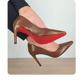 Scarpin Couro Legítimo Caramelo Croco Salto Alto 10cm Sola Vermelha