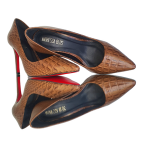Scarpin Couro Legítimo Caramelo Croco Salto Alto 10cm Sola Vermelha