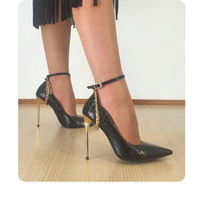 Scarpin Couro Legítimo Preto Croco Salto Alto Dourado 12cm Sola Preta