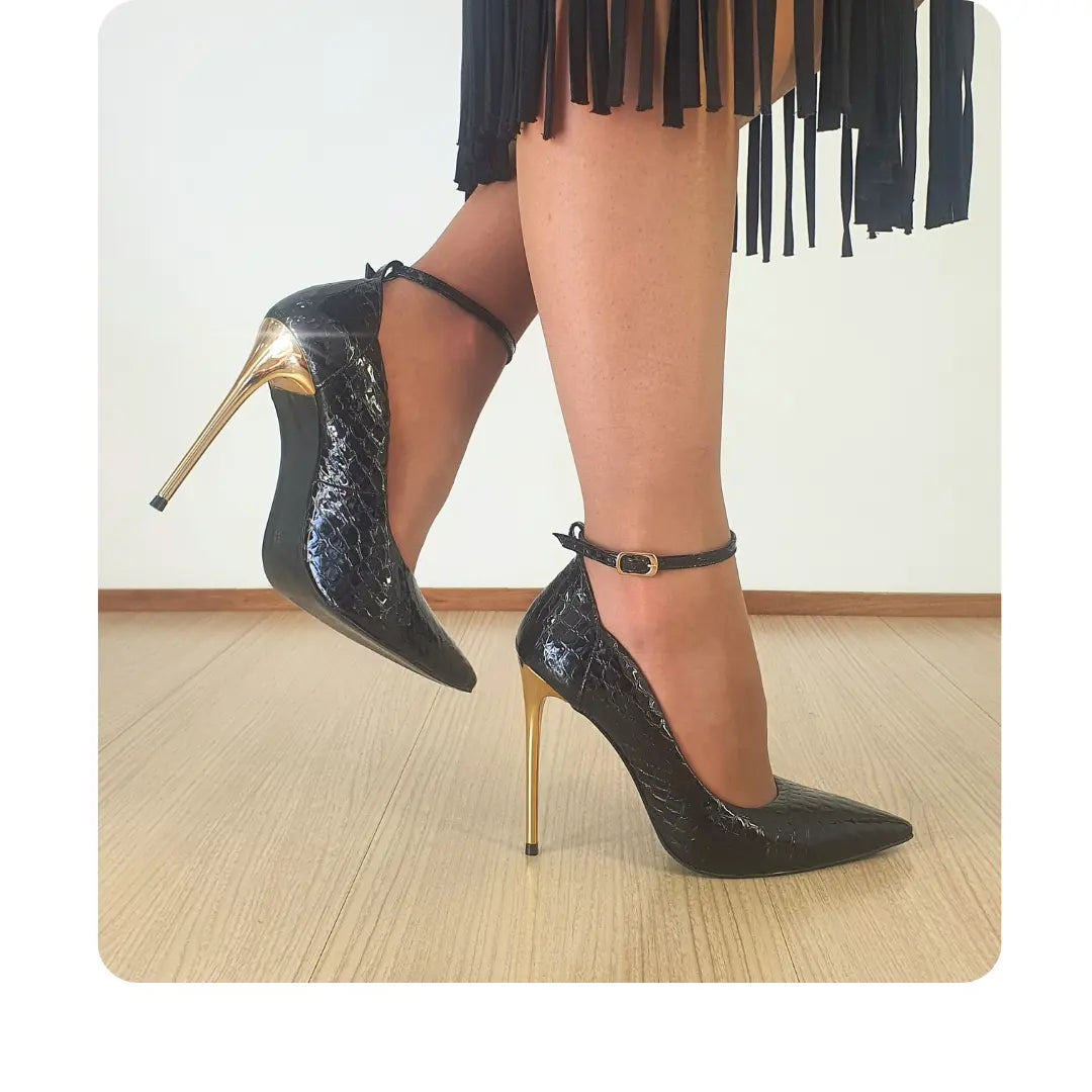 Scarpin Couro Legítimo Preto Croco Salto Alto Dourado 12cm Sola Preta