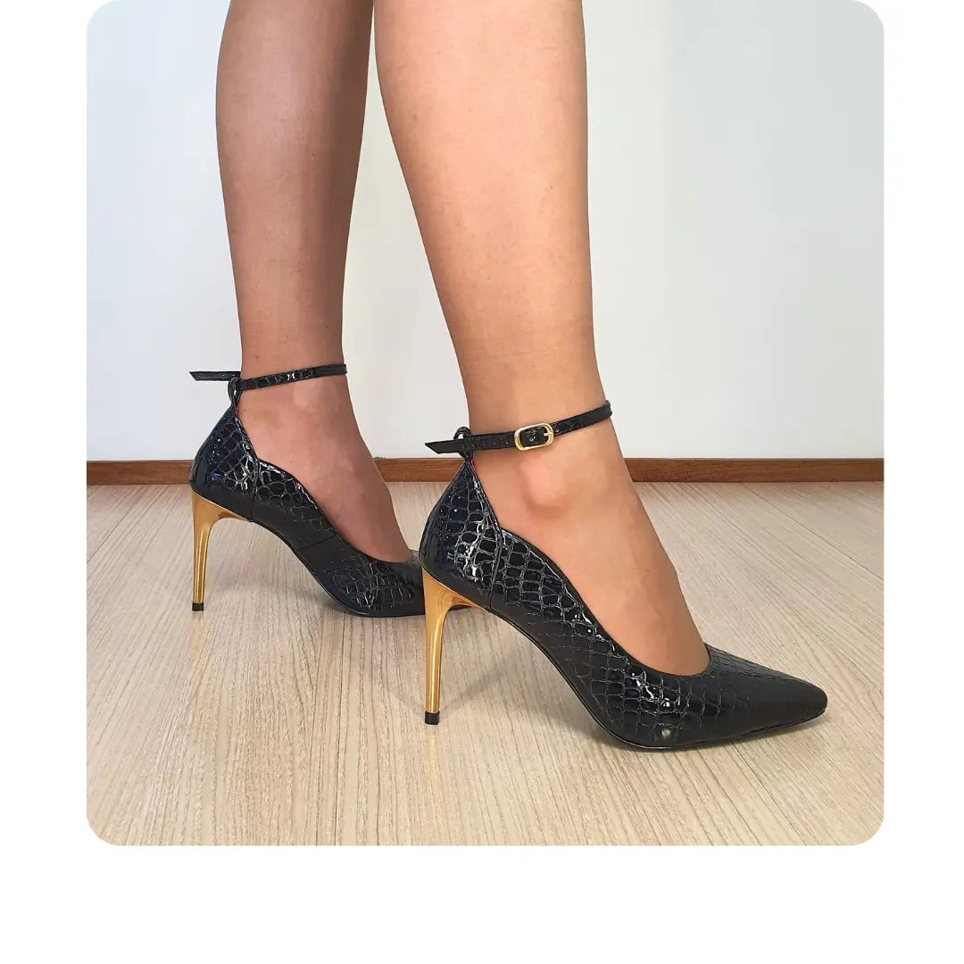 Scarpin Couro Legítimo Preto Croco Verniz Salto Alto Dourado 10cm Sola Preta