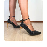 Scarpin Couro Legítimo Preto Croco Verniz Salto Alto Dourado 10cm Sola Preta
