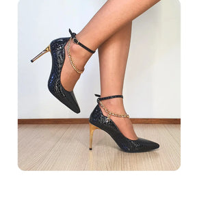 Scarpin Couro Legítimo Preto Croco Verniz Salto Alto Dourado 10cm Sola Preta
