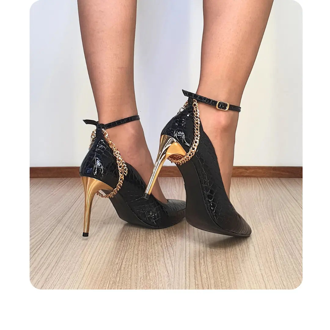 Scarpin Couro Legítimo Preto Veniz Croco Salto Alto Dourado 10cm Sola Preta