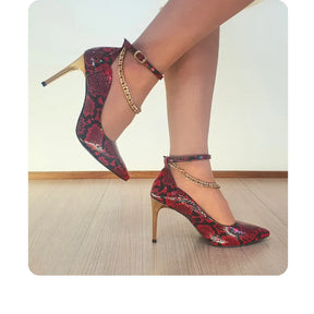 Scarpin Couro Legítimo Vermelho Cobra Salto Dourado 10cm Sola Preta