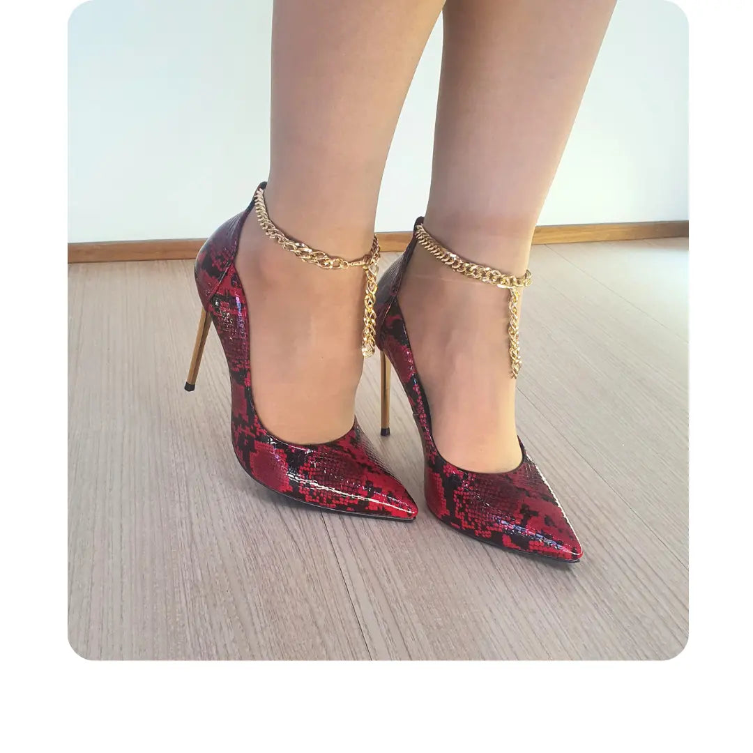 Scarpin Couro Legítimo Vermelho Cobra Salto Dourado 10cm Sola Preta