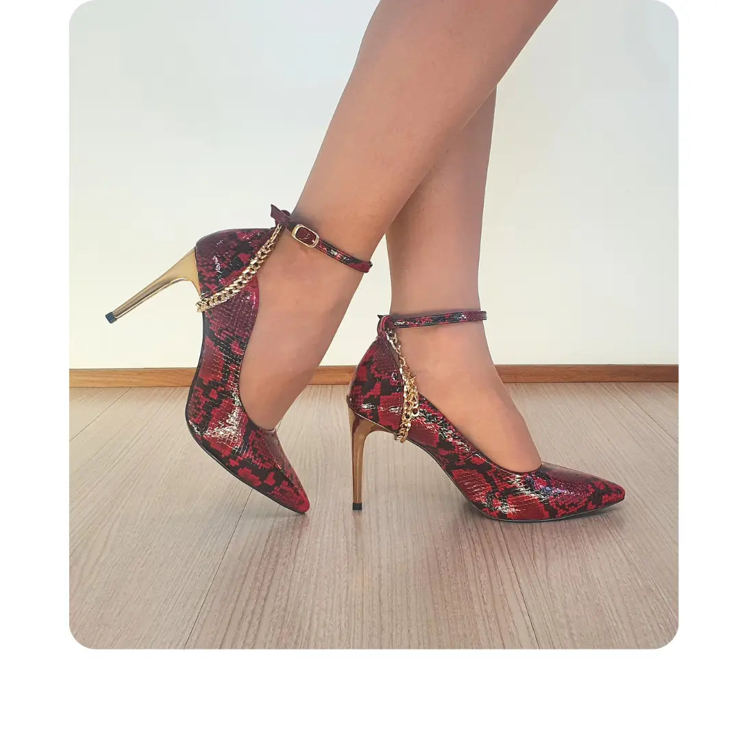 Scarpin Couro Legítimo Vermelho Cobra Salto Dourado 10cm Sola Preta