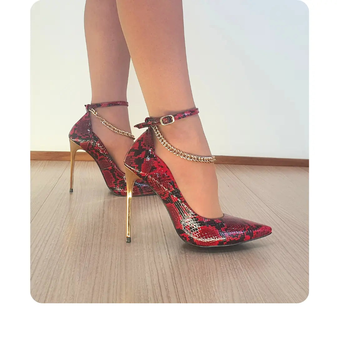 Scarpin Couro Legítimo Vermelho Cobra Salto Dourado 12cm Sola Preta