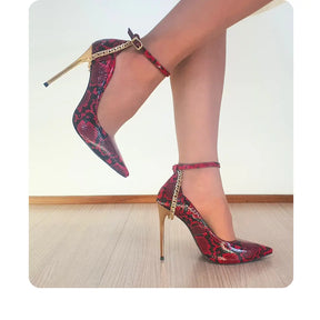 Scarpin Couro Legítimo Vermelho Cobra Salto Dourado 12cm Sola Preta