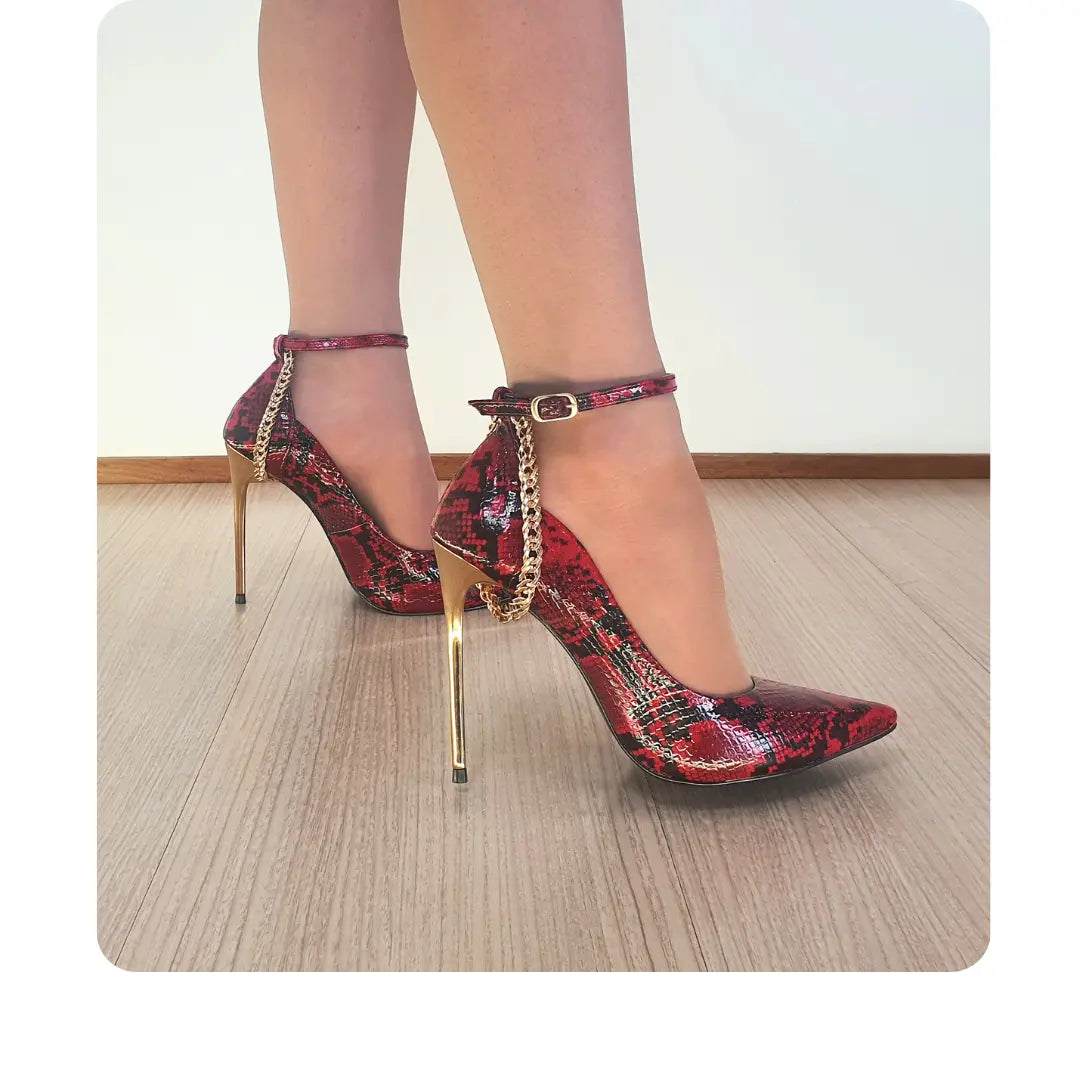 Scarpin Couro Legítimo Vermelho Cobra Salto Dourado 12cm Sola Preta