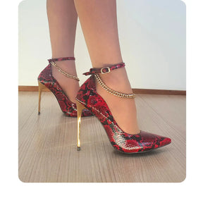 Scarpin Couro Legítimo Vermelho Cobra Salto Dourado 12cm Sola Preta